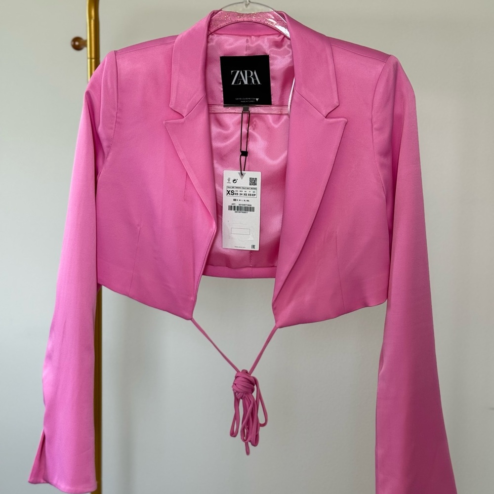 Pink cropped Zara blazer with waist ties